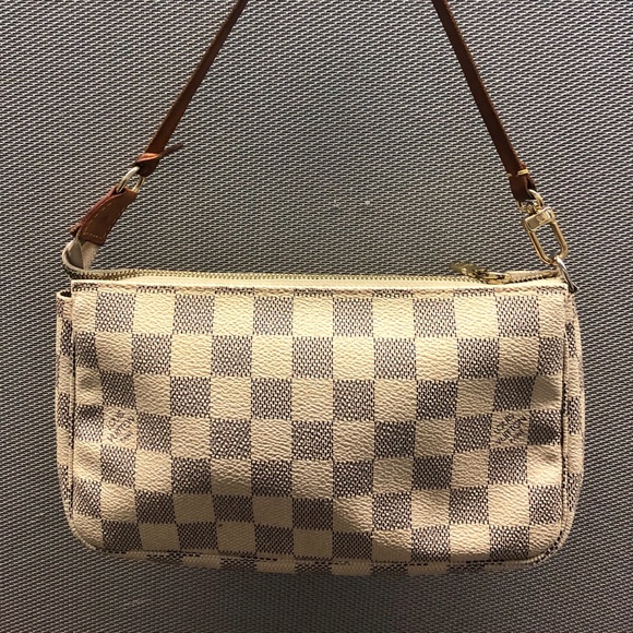 Louis Vuitton Handbags - Louis Vuitton Pochette Bag